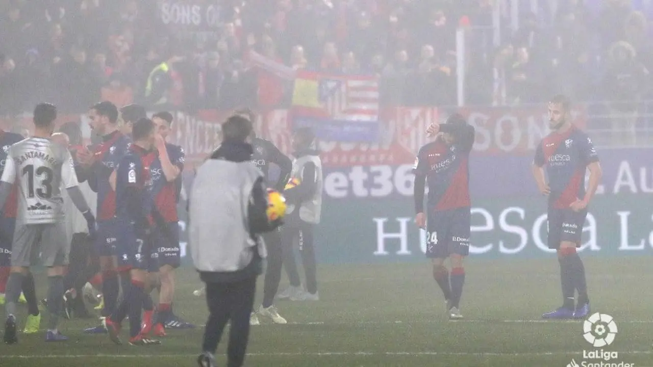 Los jugadores azulgranas con cara de abatimiento al finalizar el partido. |Foto: LaLiga