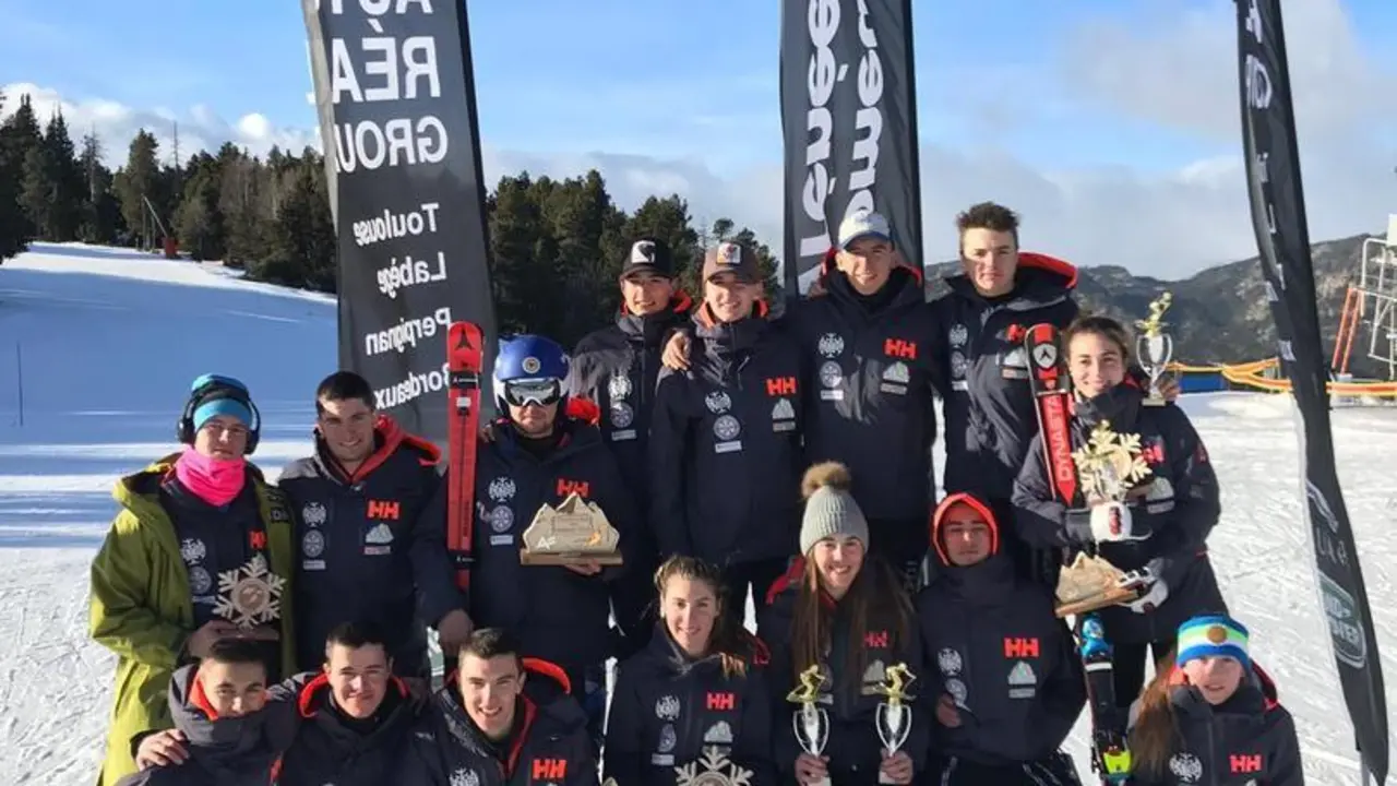 Foto de familia de los deportistas del Cetdi Arag&oacute;n. Foto: Cetdi