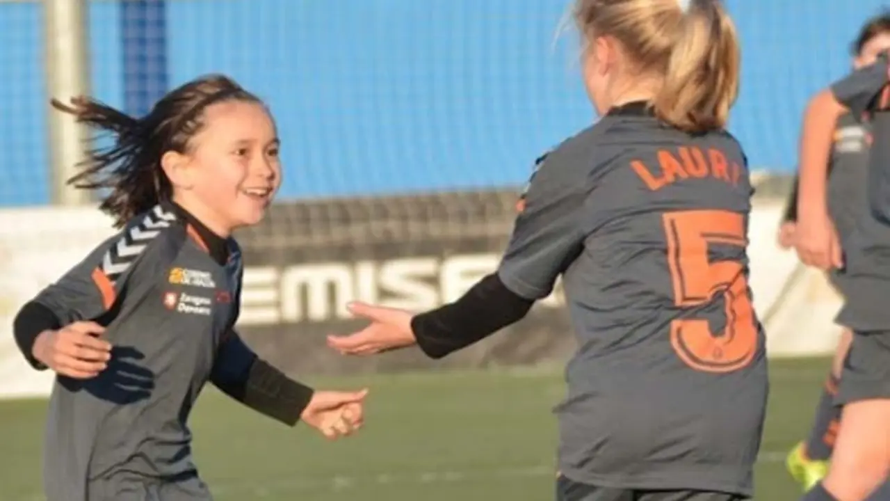 Debate sobre f&uacute;tbol femenino en el Patio de la Infanta de Zaragoza. Foto: Solo F&uacute;tbol Base