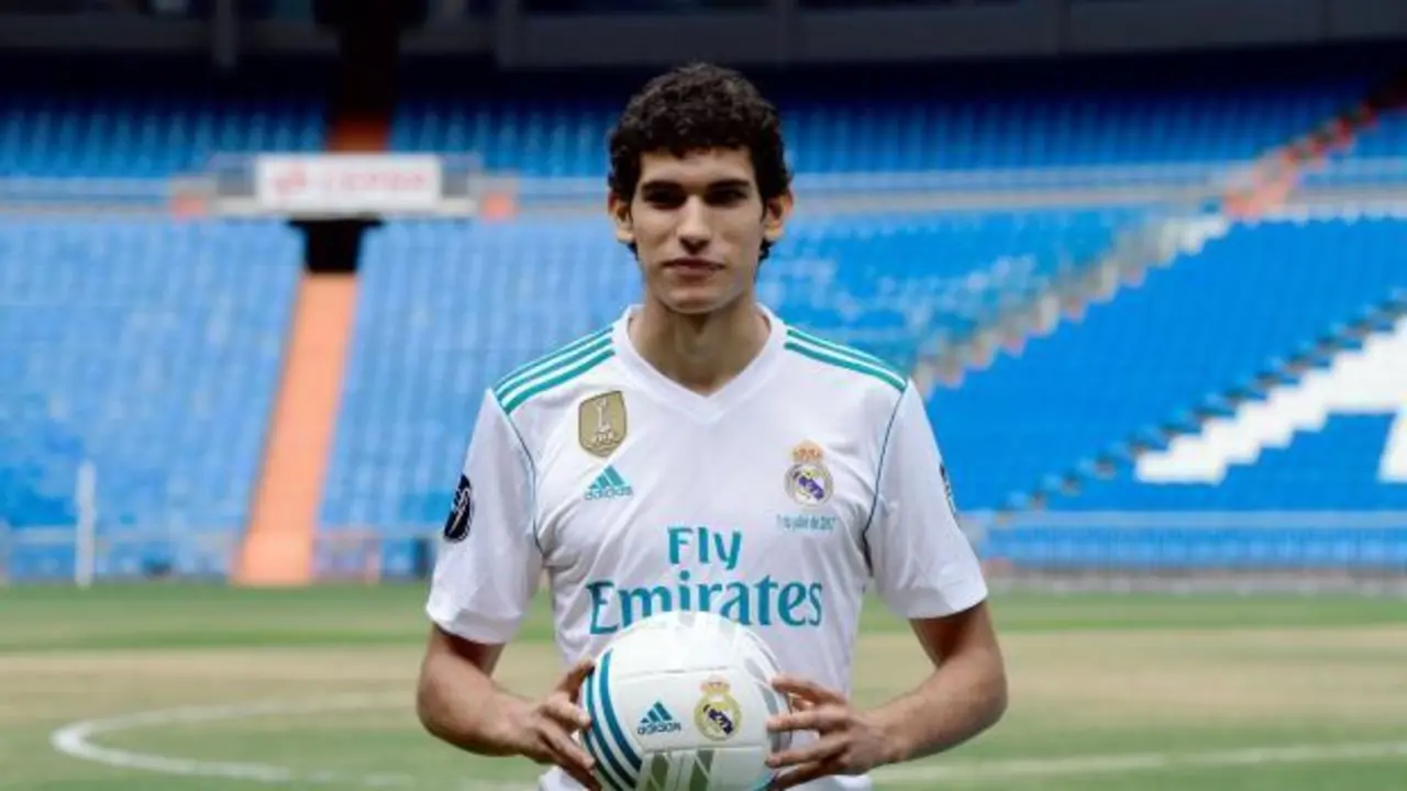 Vallejo en su presentaci&oacute;n con el Real Madrid. Foto: Agencia EFE