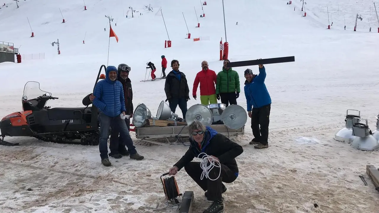 Los trabajos para una nueva edici&oacute;n de la Causiat Extreme, con la iluminaci&acute;&ntilde;on de la m&iacute;tica pista de El Tobazo, ya han empezado. Foto: Candanch&uacute; Ski Alp