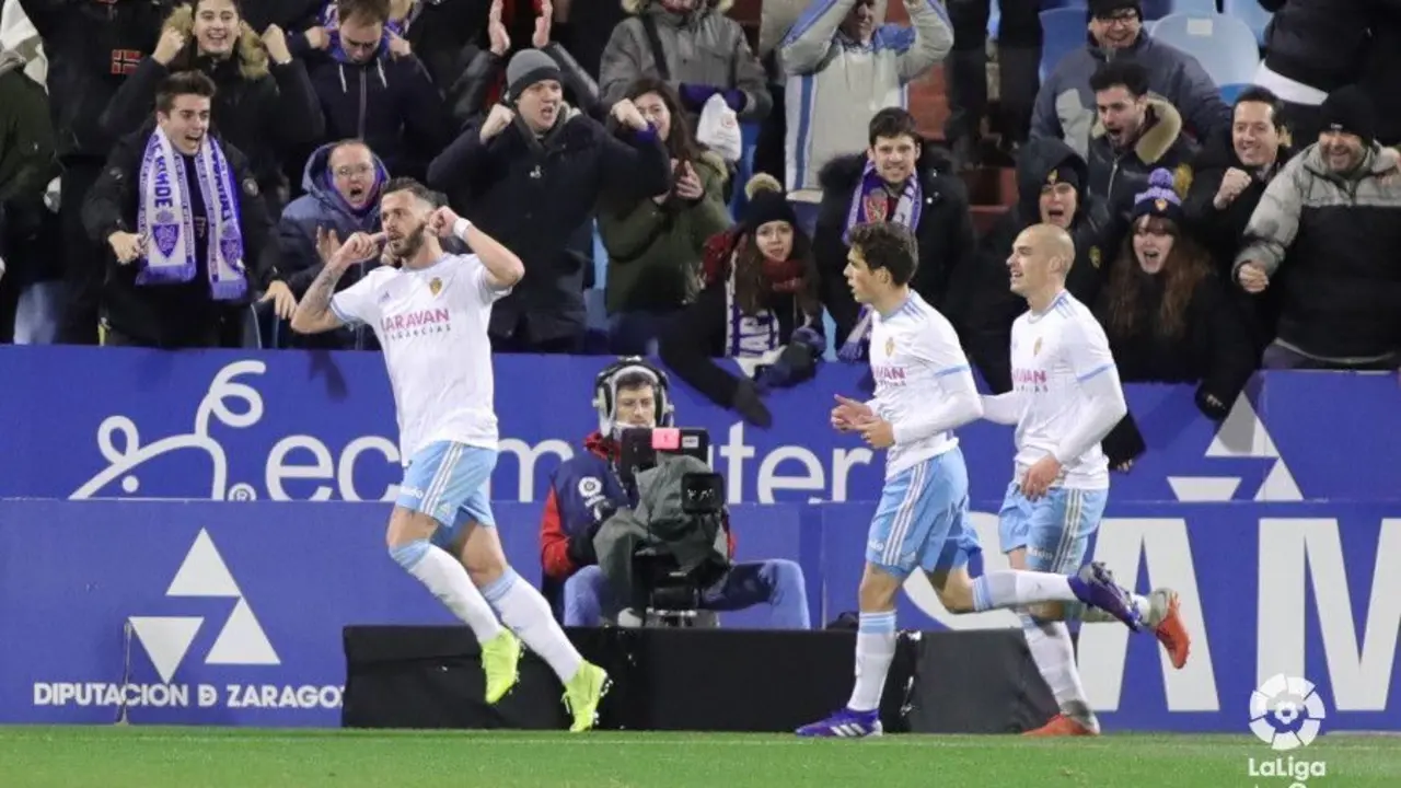 &Aacute;lvaro celebra uno de sus goles en La Romareda. | Foto: Real Zaragoza