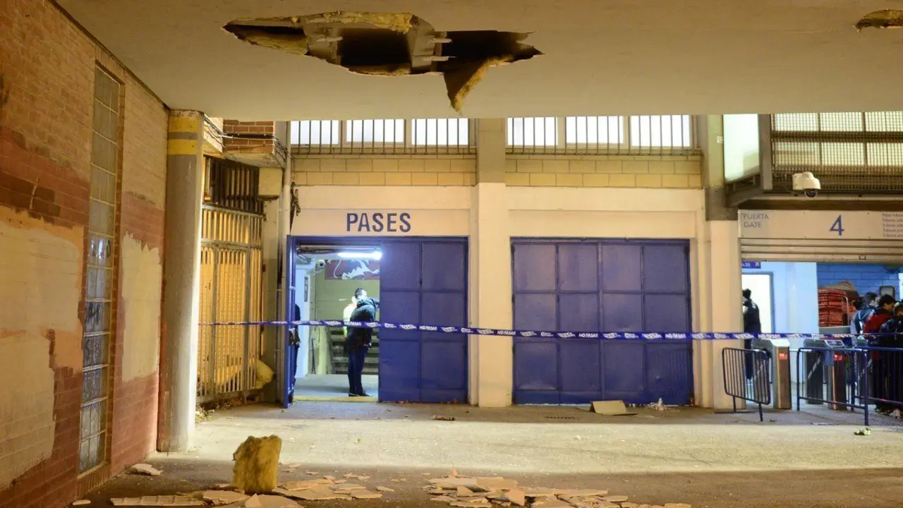 Desprendimiento del techo del edificio anexo a la Romareda. Foto: Real Zaragoza