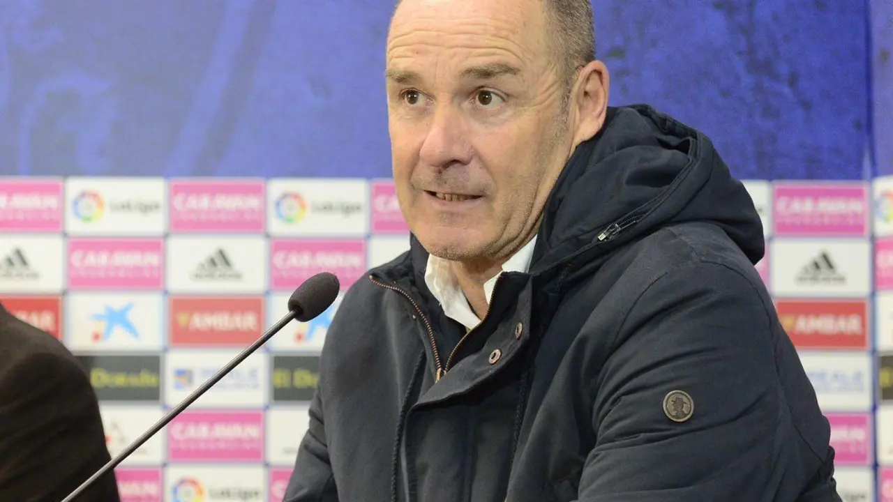 V&iacute;ctor Fern&aacute;ndez en rueda de prensa. | Foto: Real Zaragoza