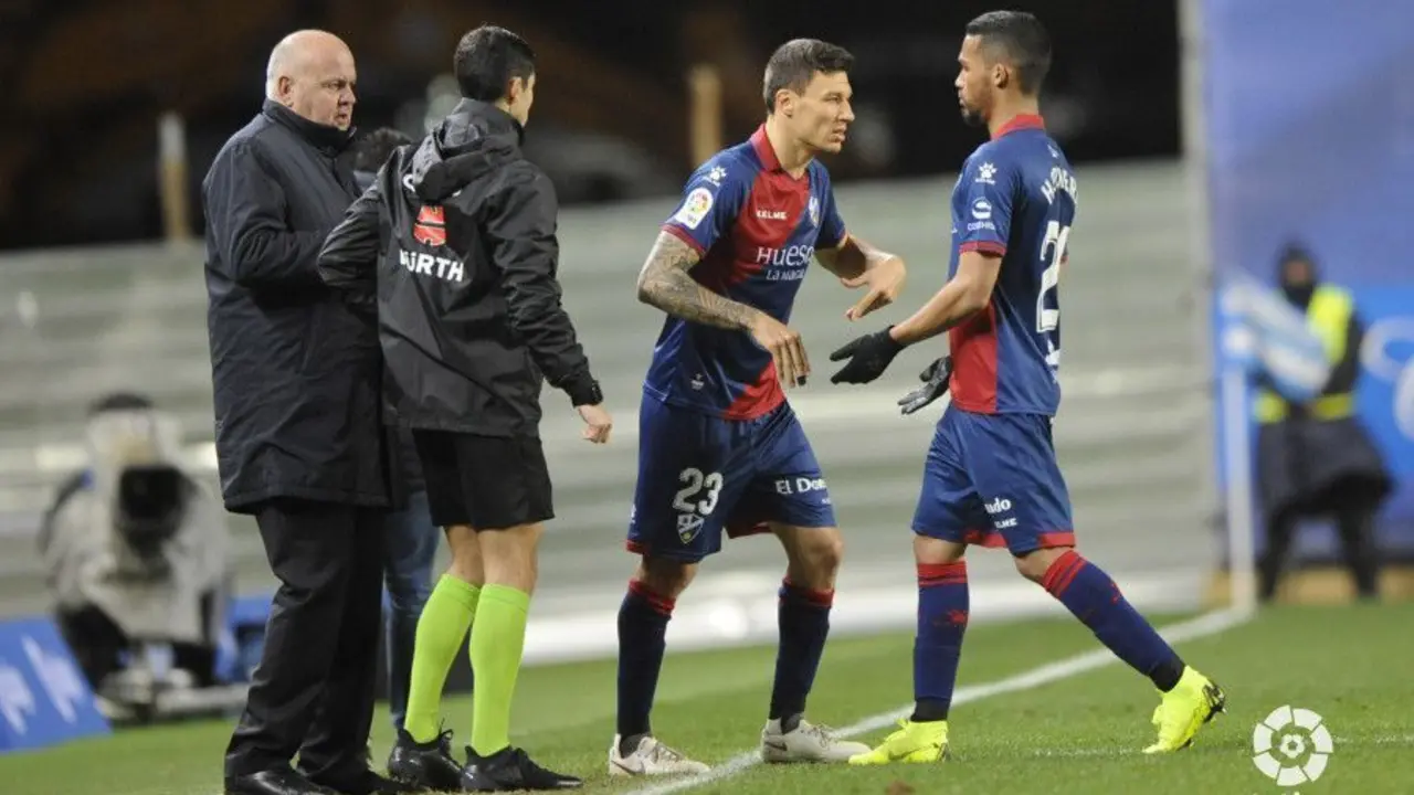 Musto entra por Herrera en el partido Real Sociedad SD Huesca disputado en Anoeta. Foto: LaLiga Santander