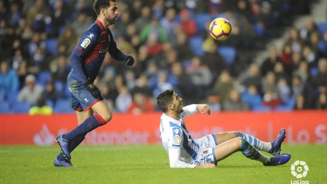 Insua cuaj&oacute; uno de los mejores partidos con la camiseta azulgrana contra la Real Sociedad y sostuvo al equipo en todo momento.| Foto: LaLiga