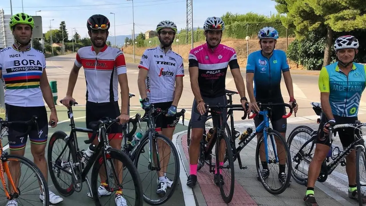 Algunos de los miembros del nuevo club de triatl&oacute;n durante una salida reciente. Foto: Triatl&oacute;n CC Oscense