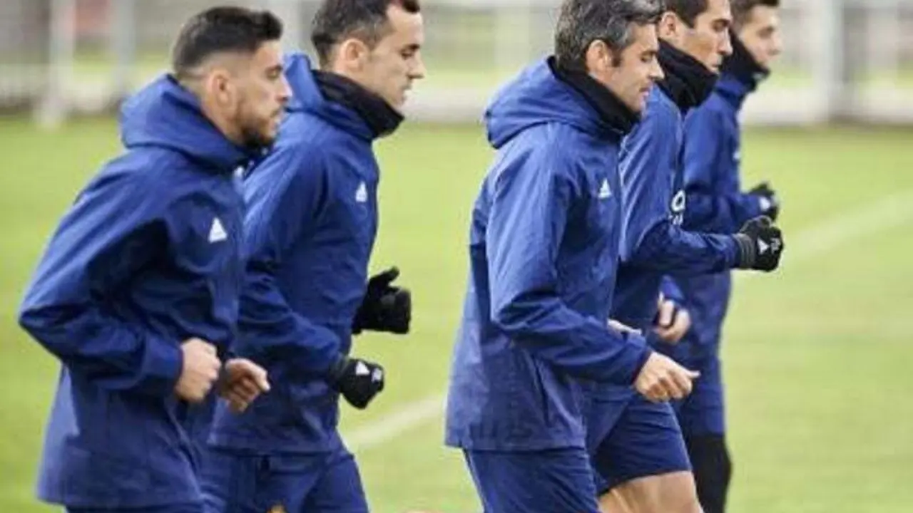 Imagen del calentamiento antes del partido frente a Las Palmas. | Foto: Real Zaragoza