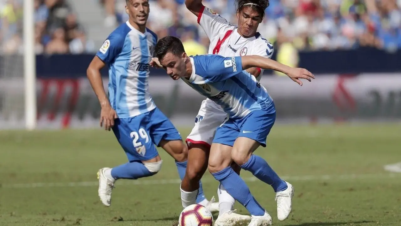Juanpi con la camiseta del M&aacute;laga