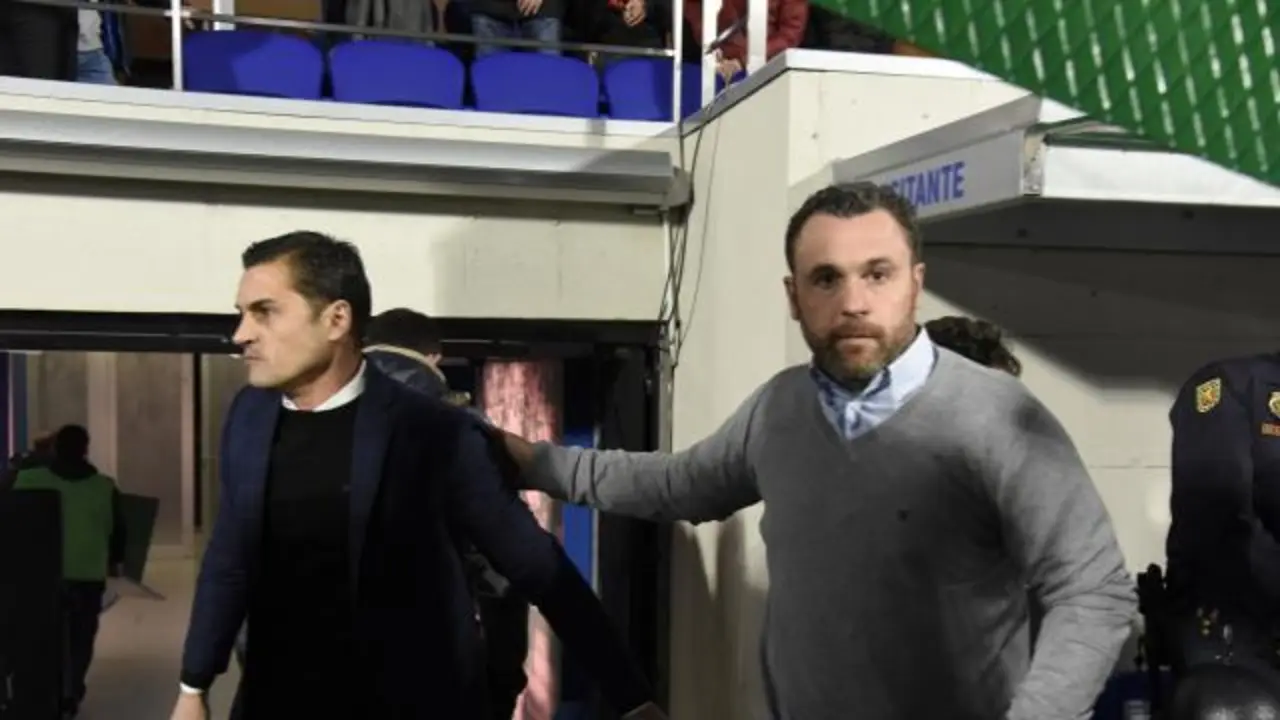 Sergio saluda a Francisco minutos antes de empezar el encuentro | Foto: LaLiga