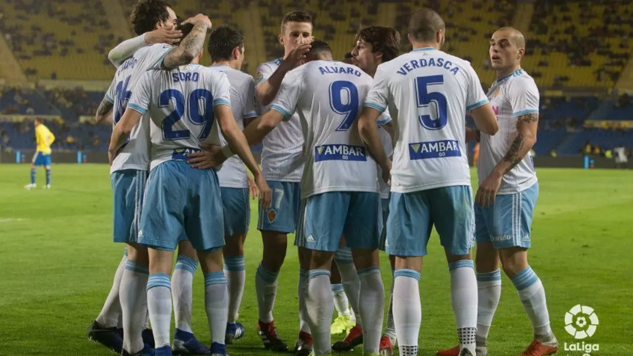 Los jugadores del Real Zaragoza celebran el gol de &Aacute;lvaro ante Las Palmas. Foto: La Liga