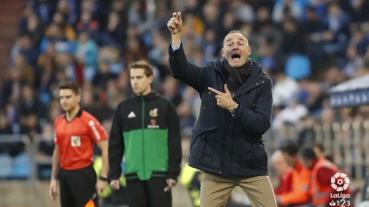 V&iacute;ctor Fern&aacute;ndez dando instrucciones a sus jugadores. Foto | LaLiga