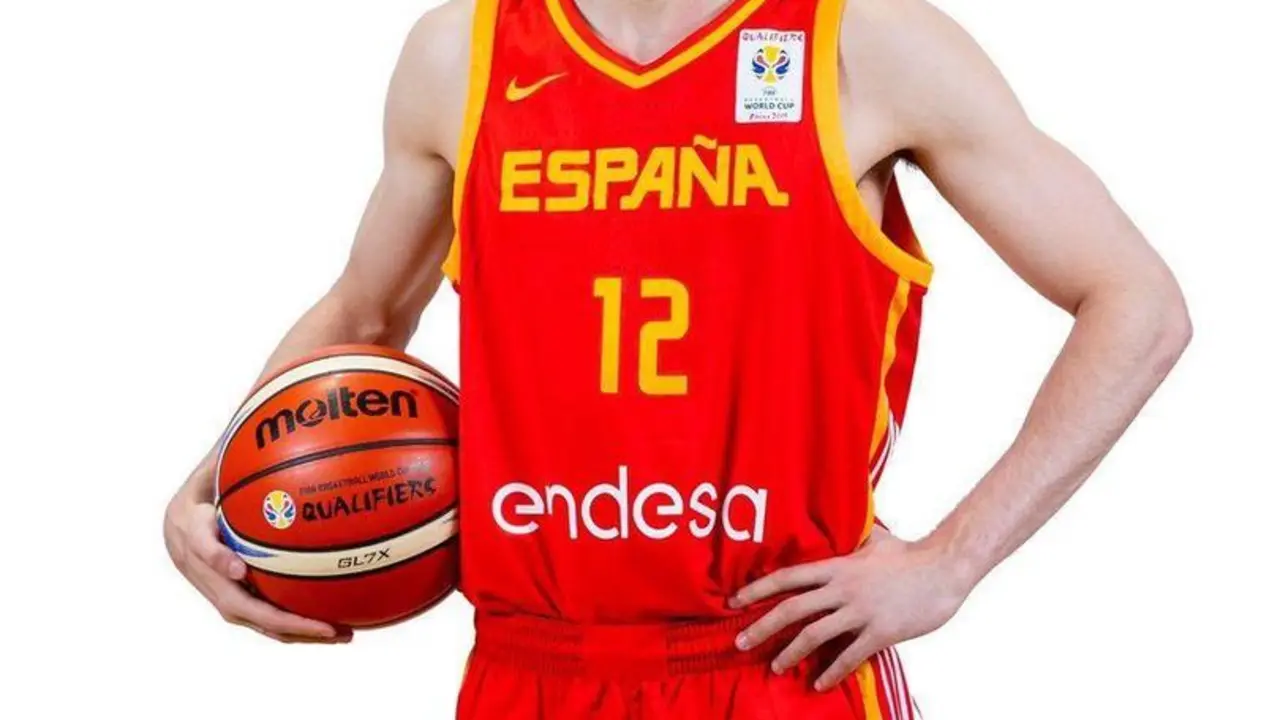 Carlos Aloc&eacute;n, con la camiseta de Espa&ntilde;a. Foto: FEB