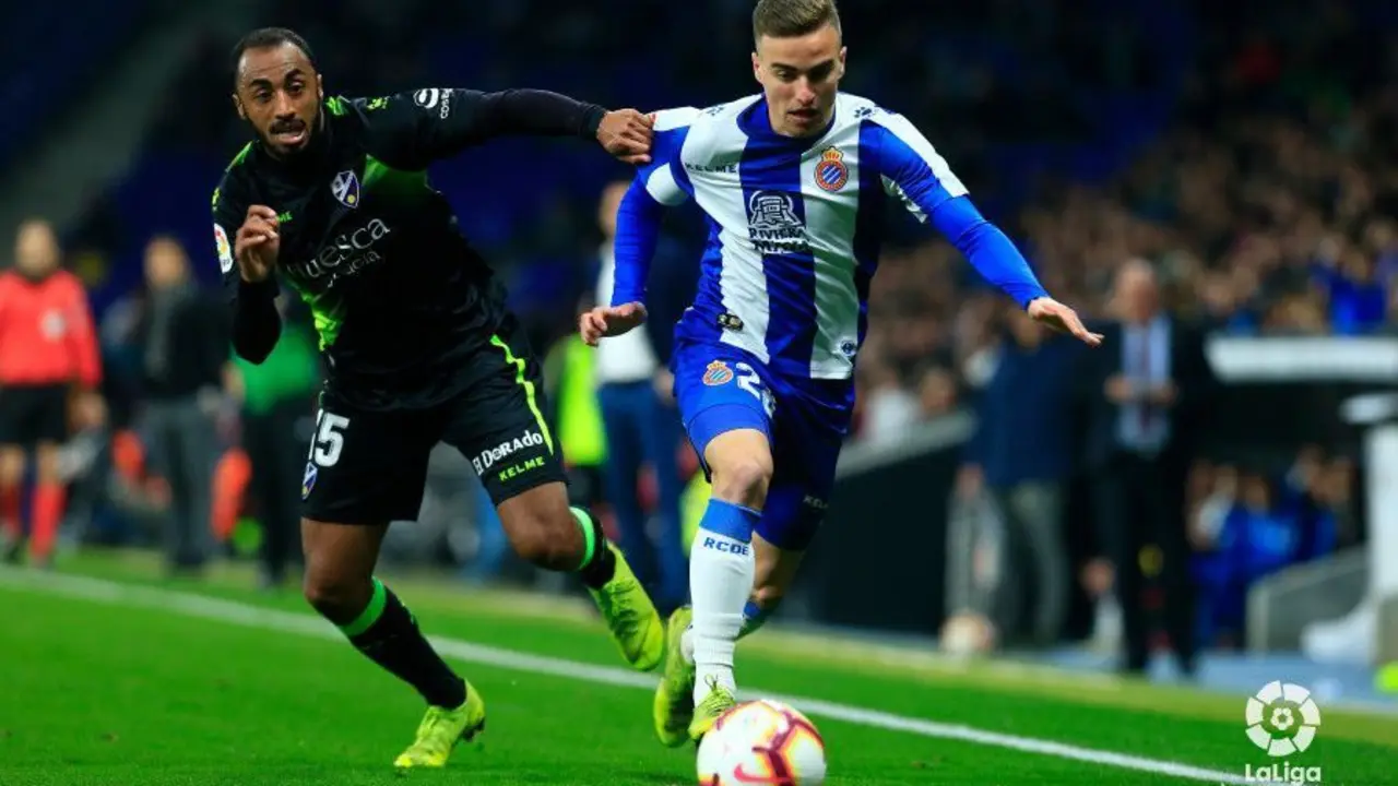 Carlos Akapo, titular los 90 minutos en Cornella, en el &uacute;ltimo partido como azulgrana esta temporada. | Foto: LFP