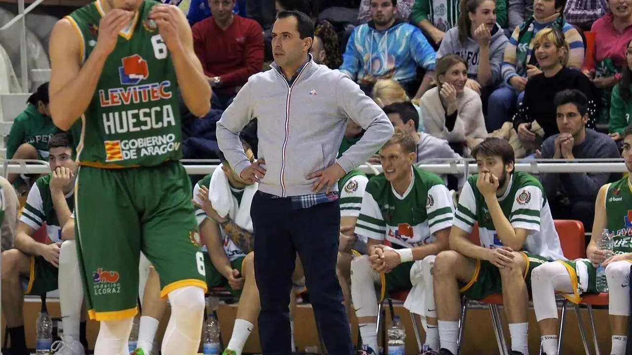 Primer plano de Aukstikalnis en el partido contra Bilbao, con Arenas al fondo de la imagen. Foto: C. Pascual