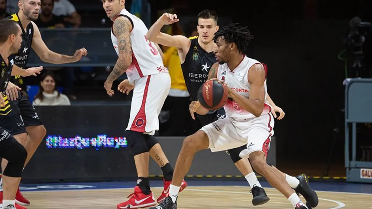 Stan Okoye fue el h&eacute;roe de Tecnyconta en el partido de ida. Foto: A. P&eacute;rez/ACB