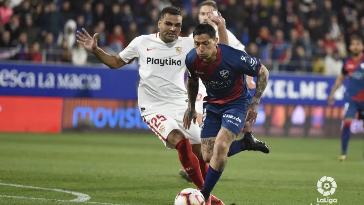 'Chimy' &Aacute;vila se erigi&oacute; como h&eacute;roe de una SD Huesca que empieza a sacar la cabeza. | Foto: LFP
