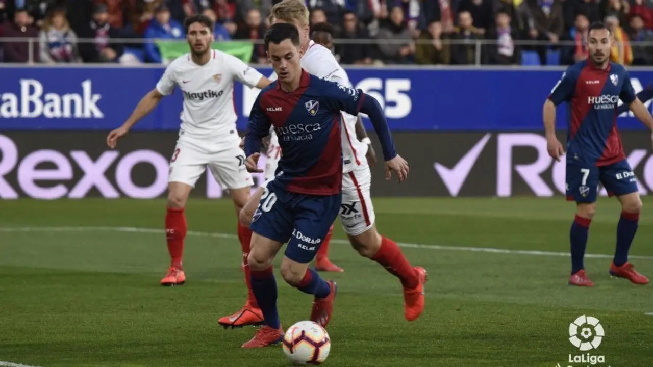 Juanpi A&ntilde;or, en un partido con el Huesca| Foto: LFP