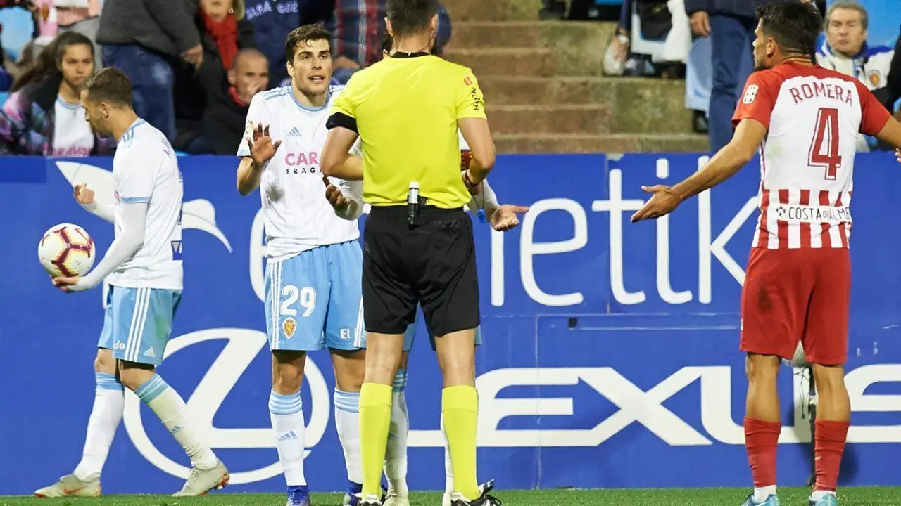 Alberto Soro fue expulsado ante el Almer&iacute;a. Foto: Real Zaragoza