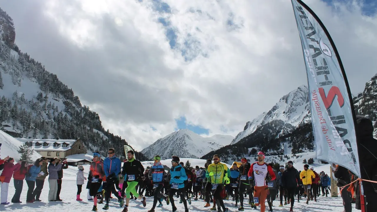 Imagen de una edici&oacute;n anterior de la carrera sobre nieve que organiza Trail 2 Heaven en Llanos del Hospital. Foto: T2H