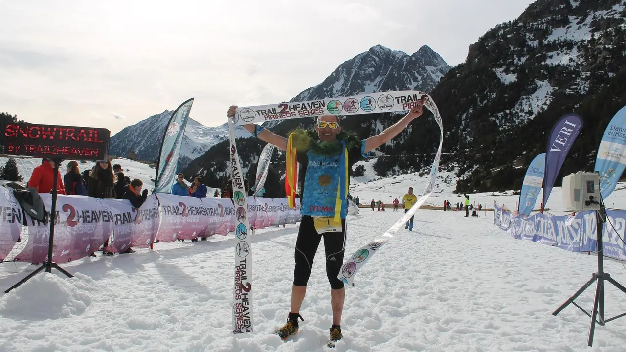 El turolense Roberto Prades ha vuelto a sentarse en el trono de la snow trail celebrada en Llanos del Hospital. Foto: Trail 2 Heaven