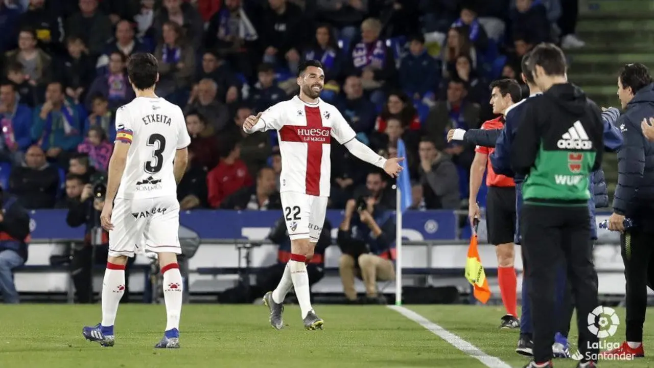 Gallego, en la imagen, celebra su tanto al Getafe cuando defendi&oacute; el escudo de la SD Huesca | Foto: LaLiga