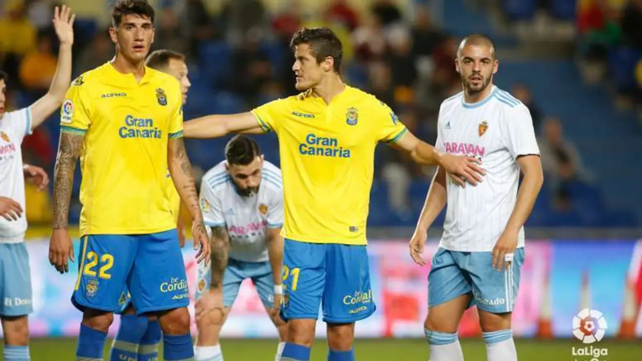 Mantovani, en el centro de la imagen, en un partido de esta temporada ante el Real Zaragoza | Foto: LFP