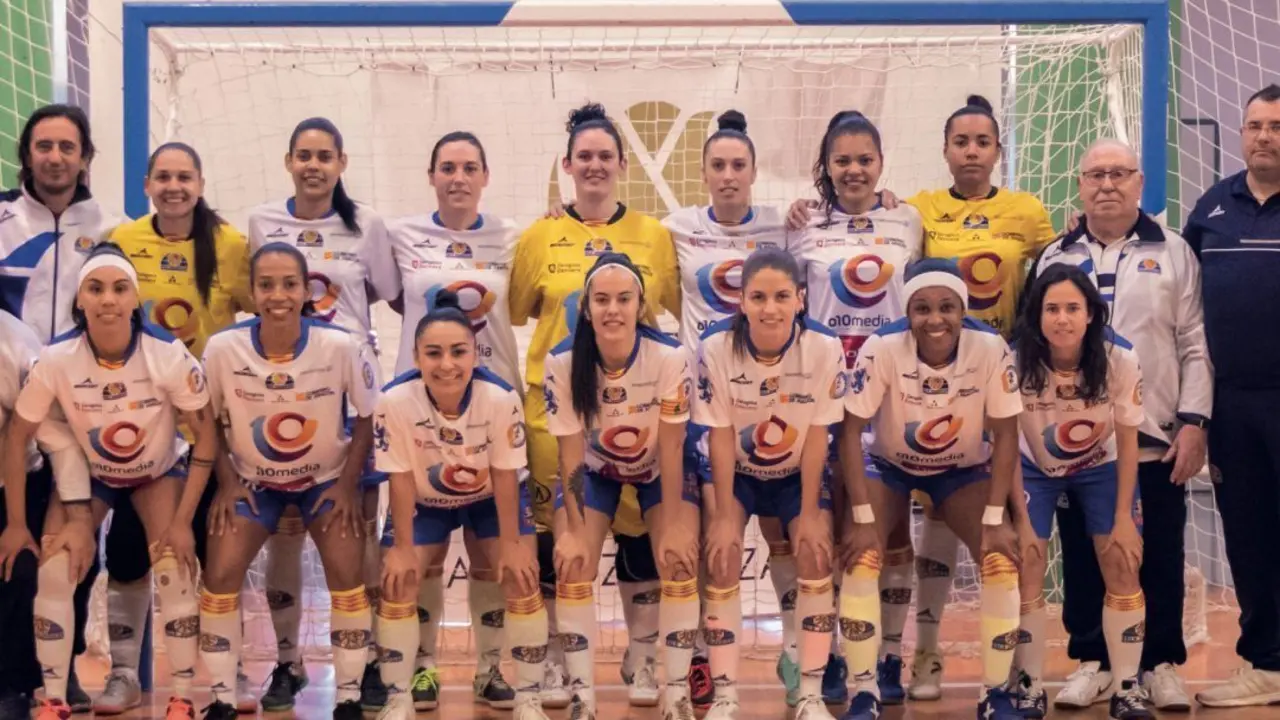 La plantilla, al completo. Foto: Sala Zaragoza