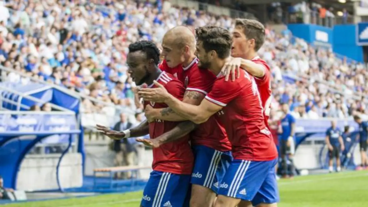 Igbekeme celebra su gol con el Real Zaragoza la temporada pasada en Oviedo. Foto: LaLiga