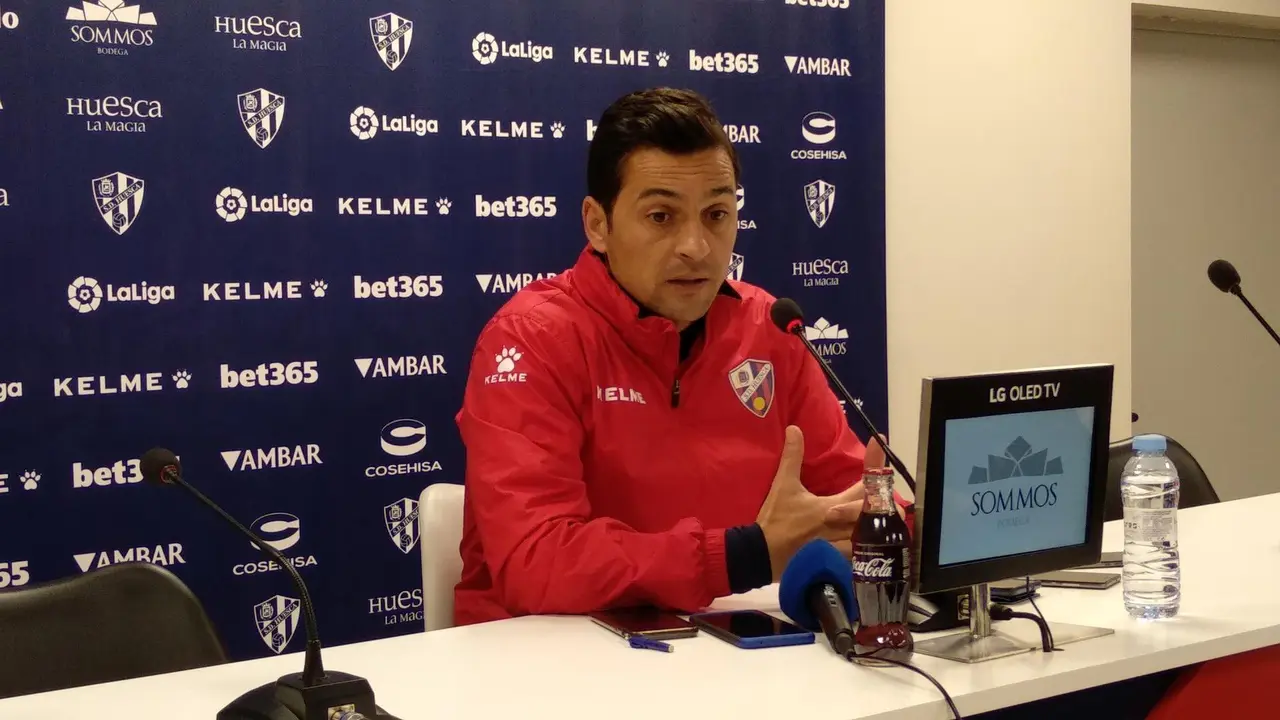 Francisco, en la rueda previa al partido con el Alav&eacute;s. Foto: SportArag&oacute;n