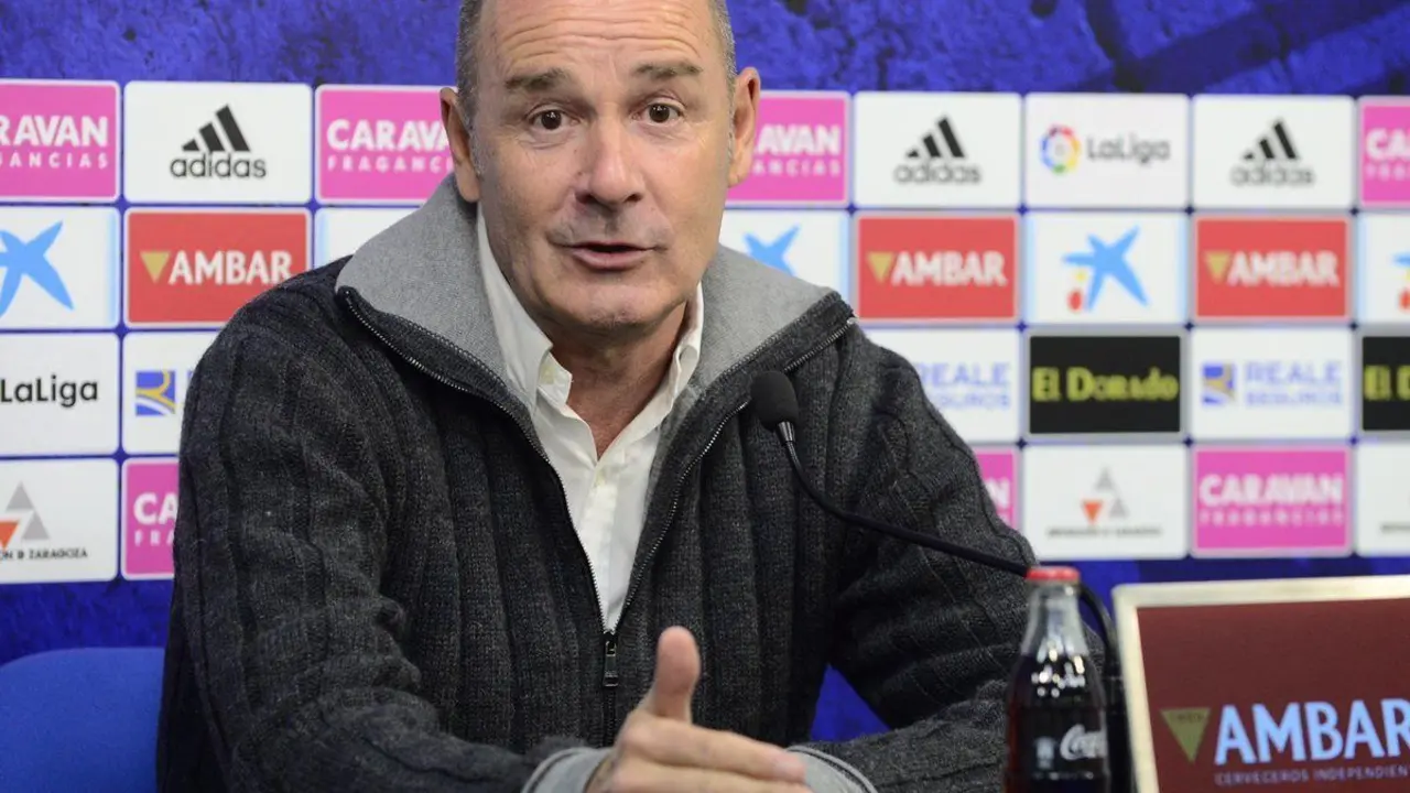 V&iacute;ctor Fern&aacute;ndez en la rueda de prensa previa al Real Zaragoza - Elche. Foto: Real Zaragoza