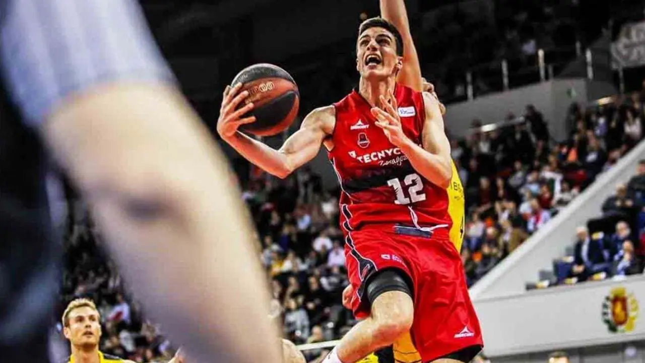 Carlos Aloc&eacute;n, en el partido ante Tenerife. Foto: Esther Casas/Tecnyconta Zaragoza