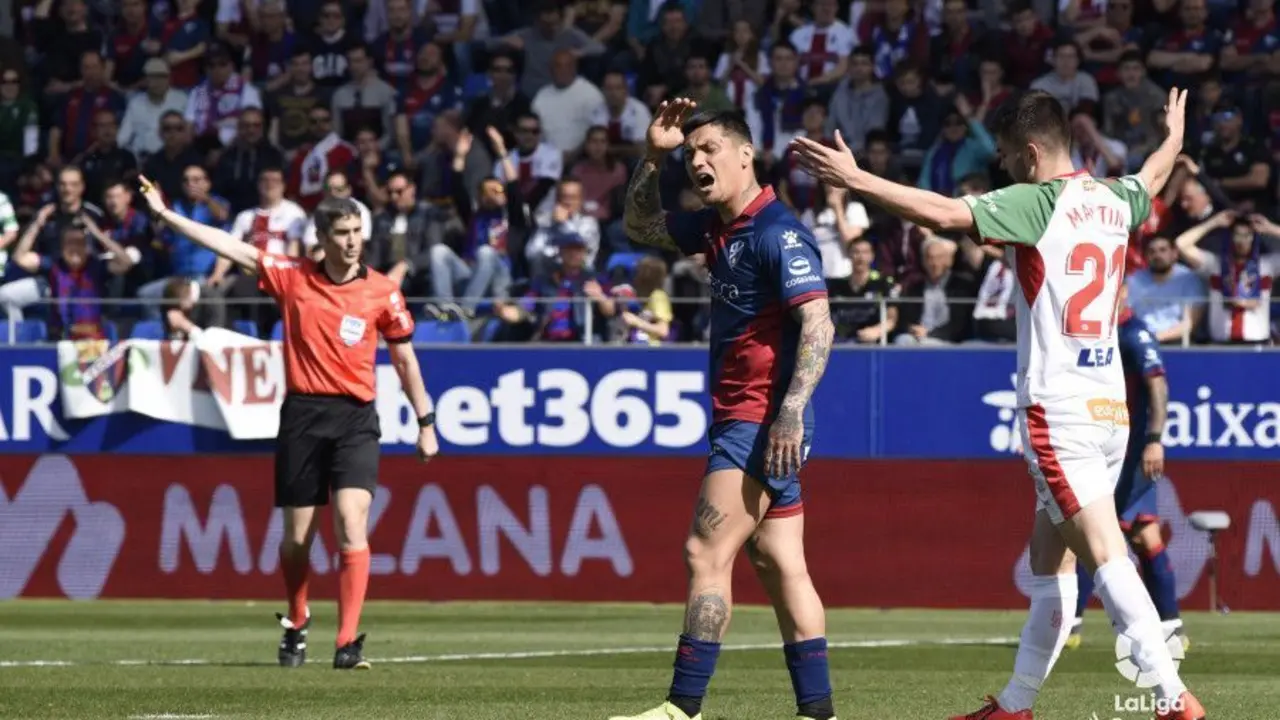 'Chimy' &Aacute;vila pese a su gol, no pudo evitar la derrota final. | Foto: LFP