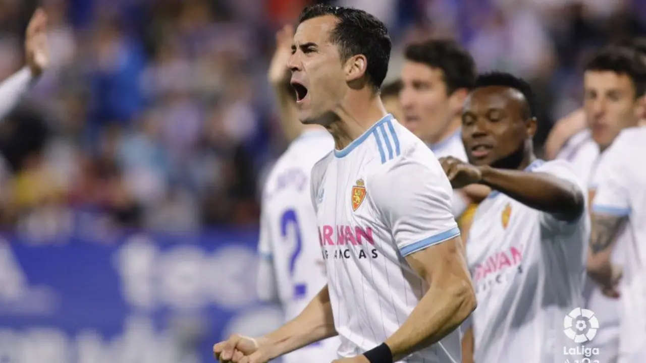 Linares celebra su gol con el Real Zaragoza. Foto: LFP