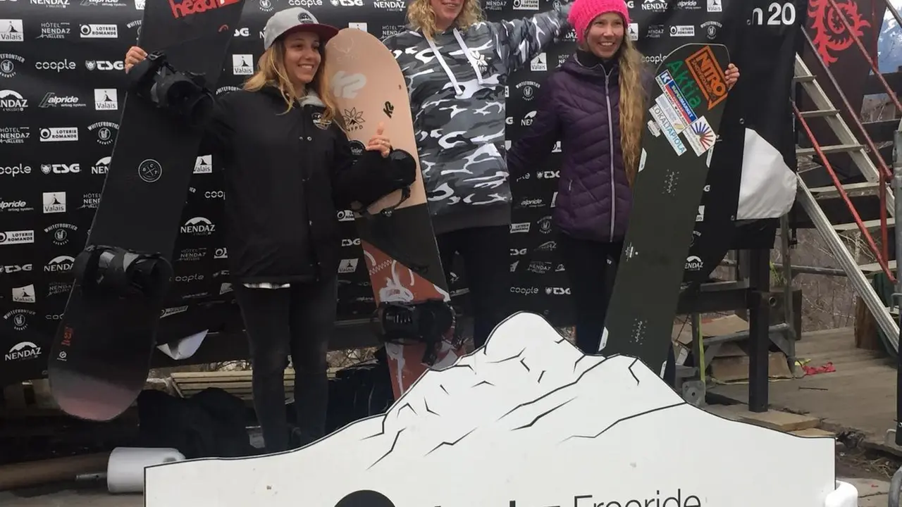 Nuria Cast&aacute;n, la primera de la izquierda, en el p&oacute;dium de Nendaz 4*. Foto: Cedida