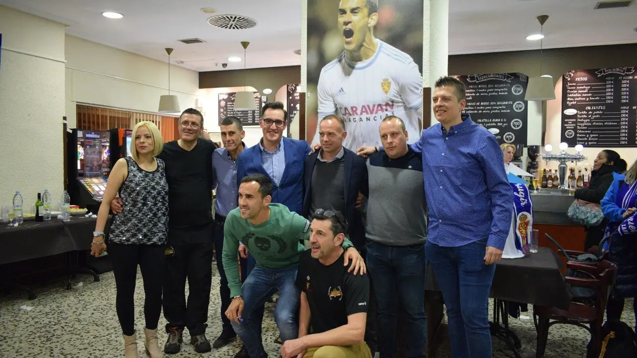 Linares y Christian Lapetra en la inauguraci&oacute;n de la Pe&ntilde;a "El Le&oacute;n Vuelve a Rugir"