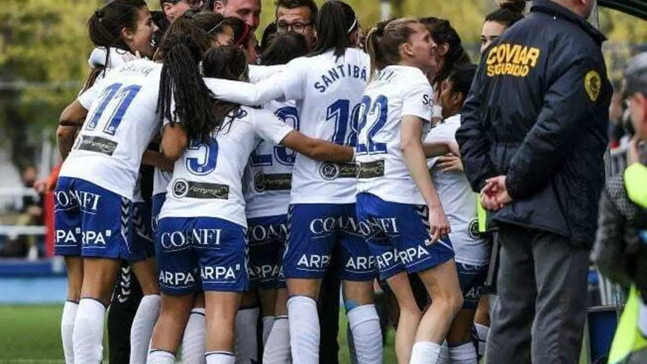 El Zaragoza CFF celebra una de sus victorias del curso pasado. Foto: @ZaragozaCFF