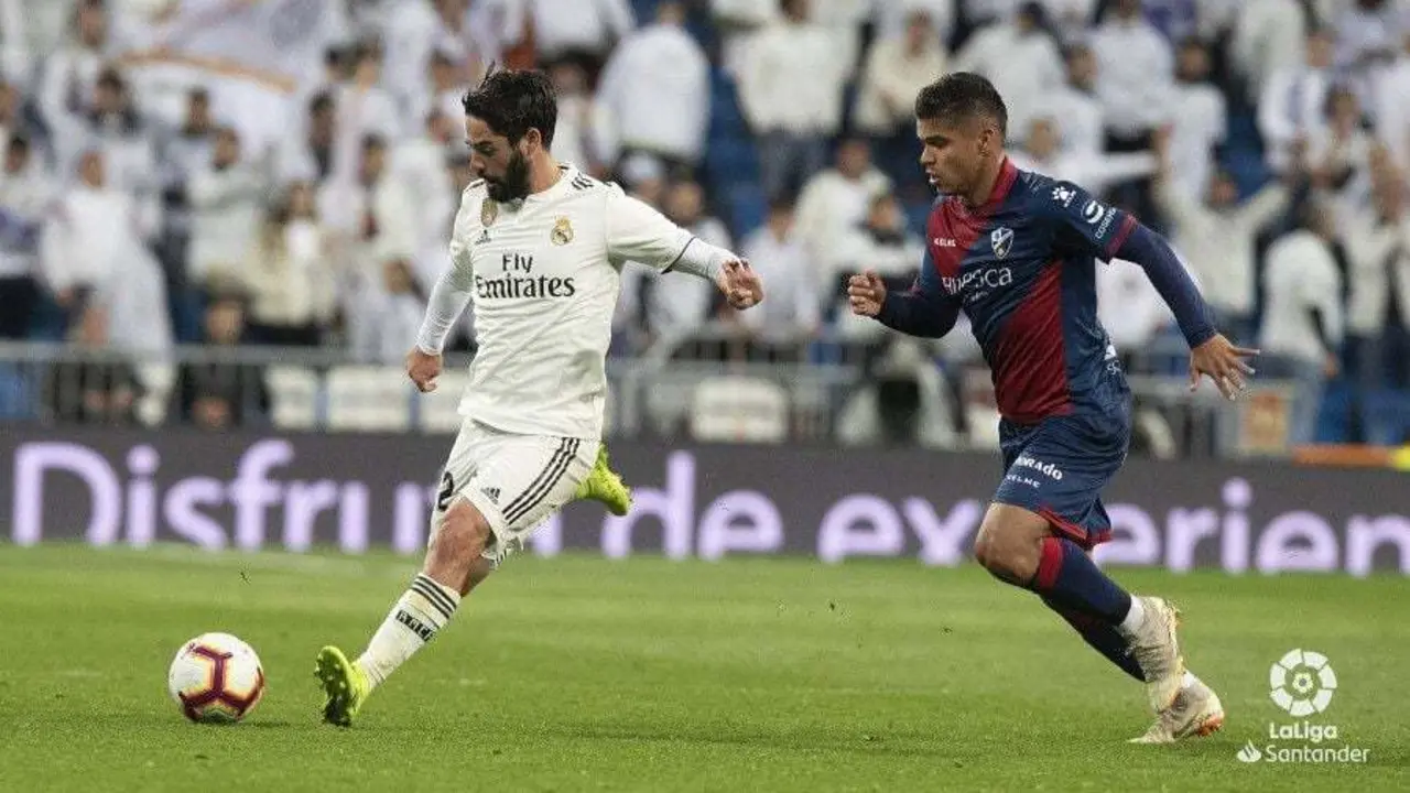 'Cucho' persigue a Isco | Foto: LFP