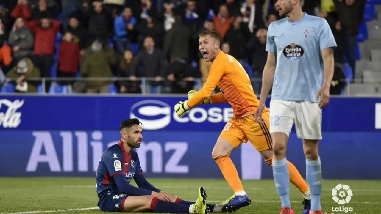 Enric Gallego con la mirada perdida tras errar un gol que parec&iacute;a cantado. | Foto: LFP