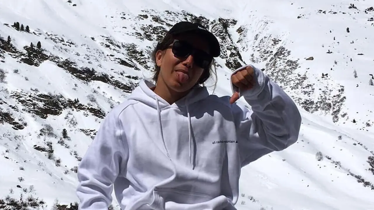 Expresiva imagen de Nuria Cast&aacute;n extra&iacute;da de su Facebook donde adelant&oacute; la cancelaci&oacute;n de la prueba. 