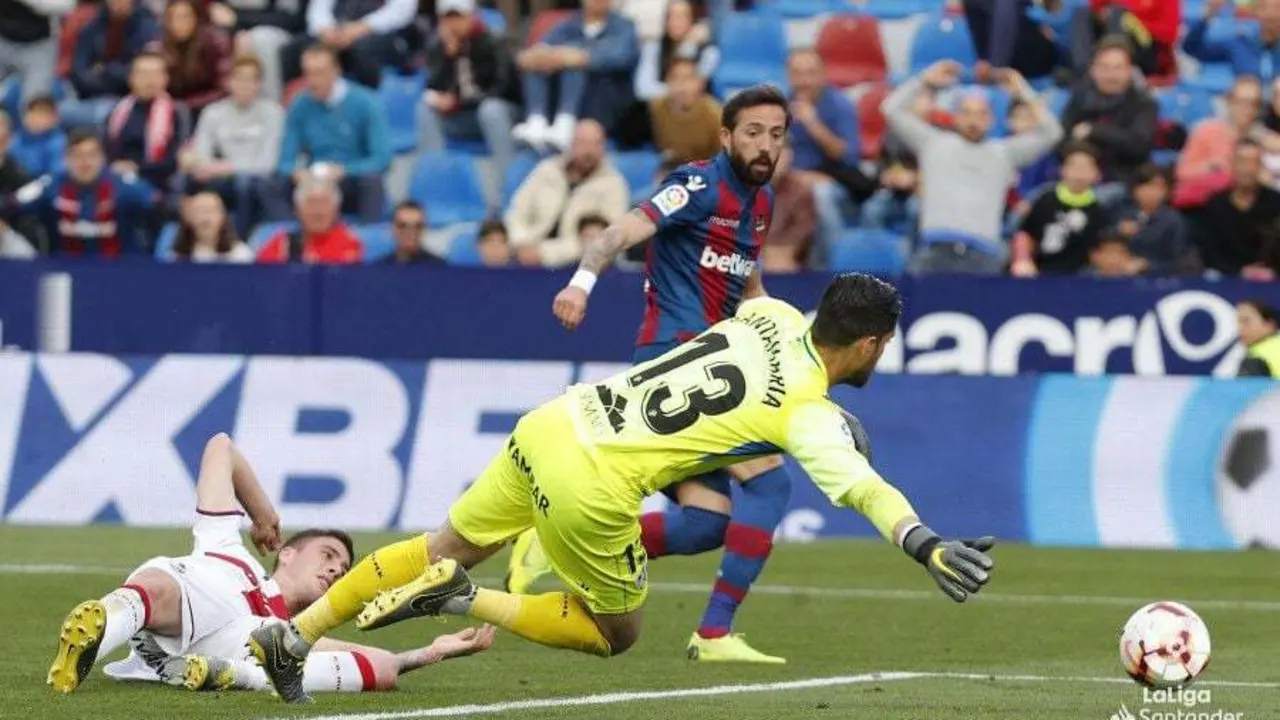 La defensa del equipo volvi&oacute; a conceder mucho. | Foto: La Liga