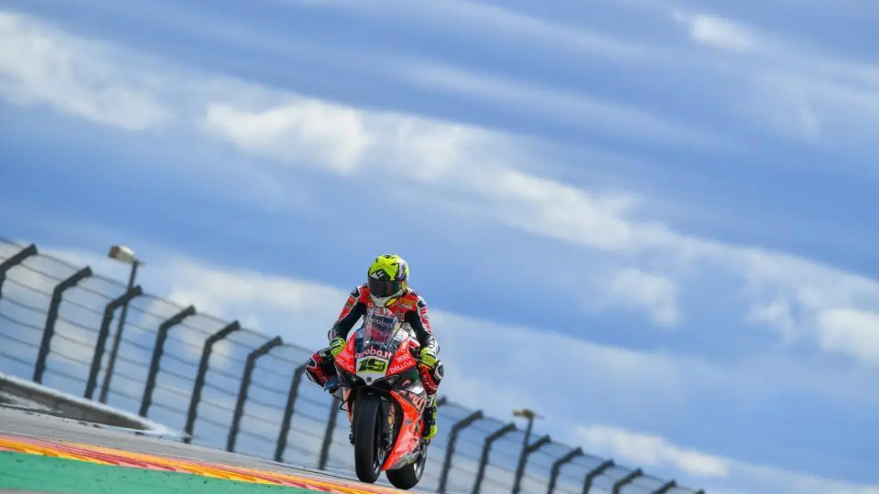 &Aacute;lvaro Bautirta ha sido este fin de semana el gran protagonista sobre el asfalto de MotorLand. Foto: Agency Sport Media