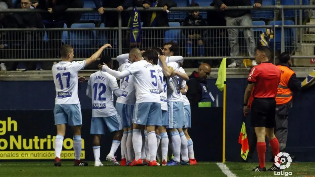 El Zaragoza saca los 3 puntos de C&aacute;diz. Foto: La Liga 123