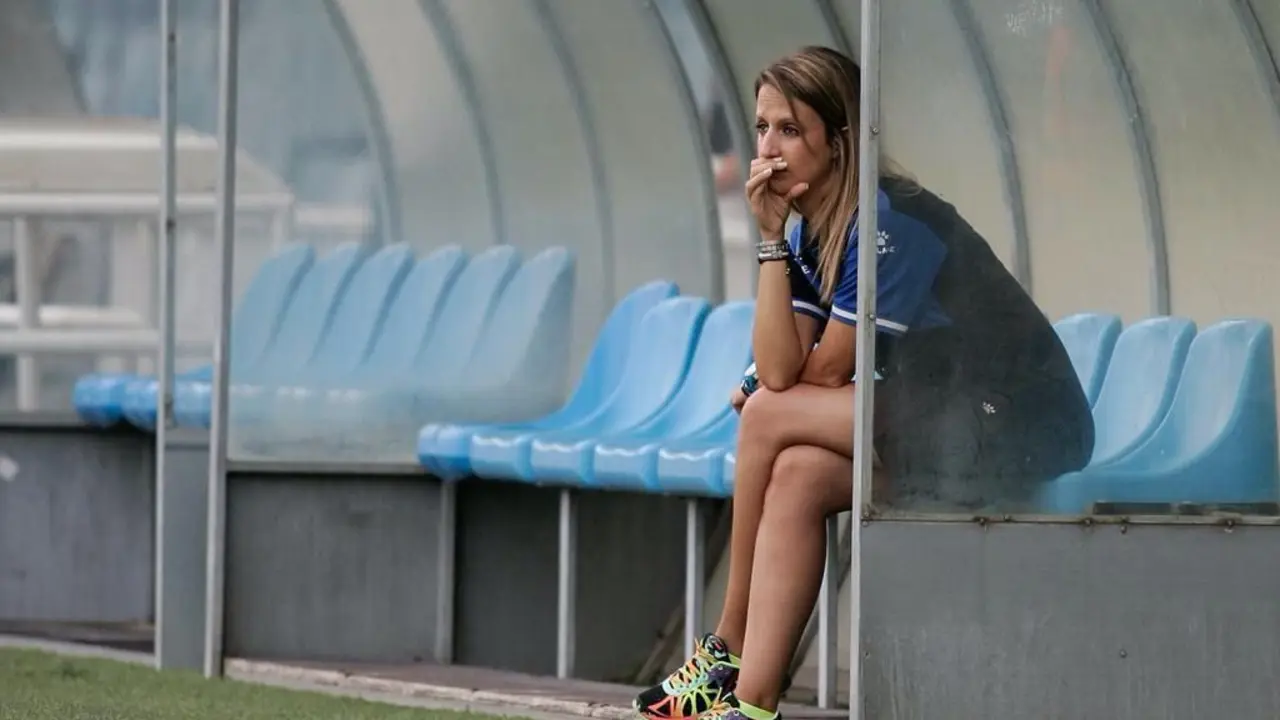 Lorena Cos, psic&oacute;loga deportiva en el banquillo del Sabadell