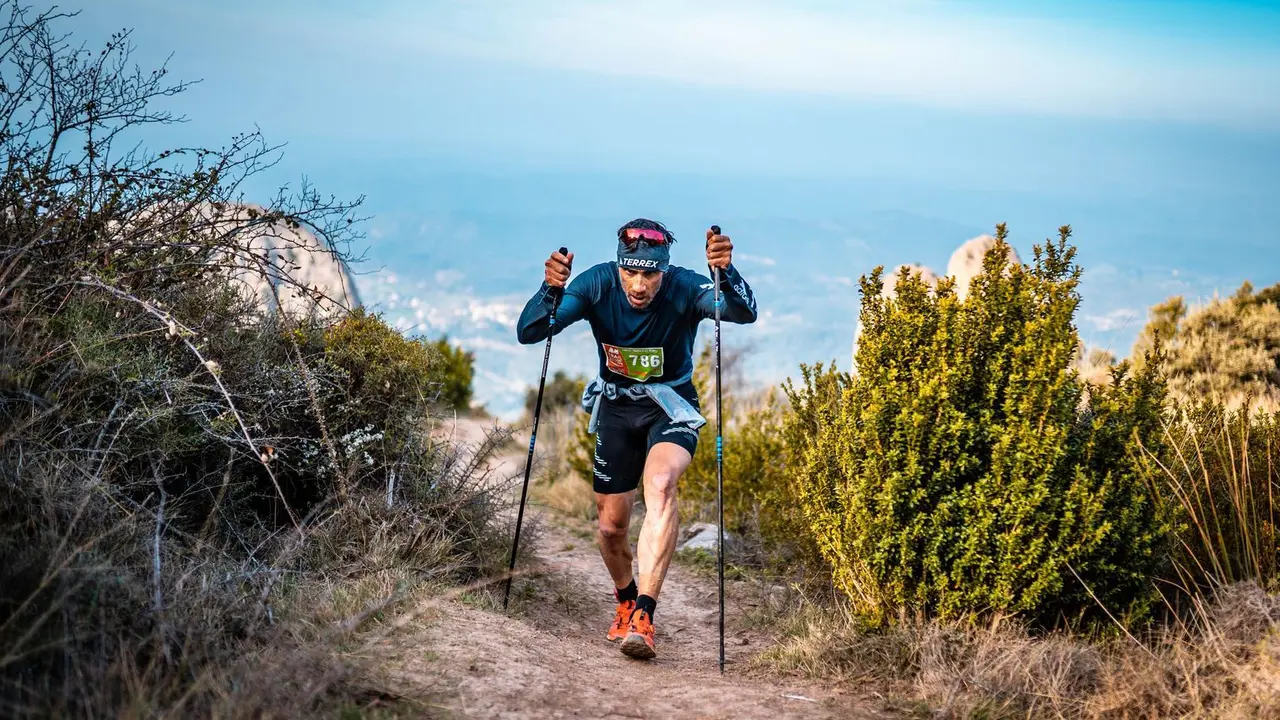 IMpresionante imagen de Luis Alberto Hernando en pleno esfuerzo en la carrera de Riglos. Foto: Jos&eacute; Miguel Mu&ntilde;oz