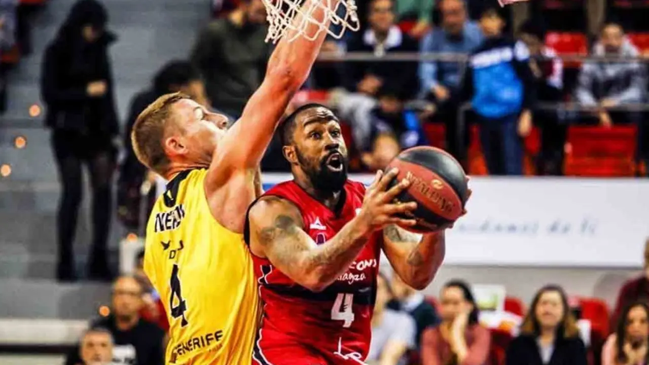 McCalebb, en el partido ante Tenerife. Foto: Esther Casas/Tecnyconta Zaragoza
