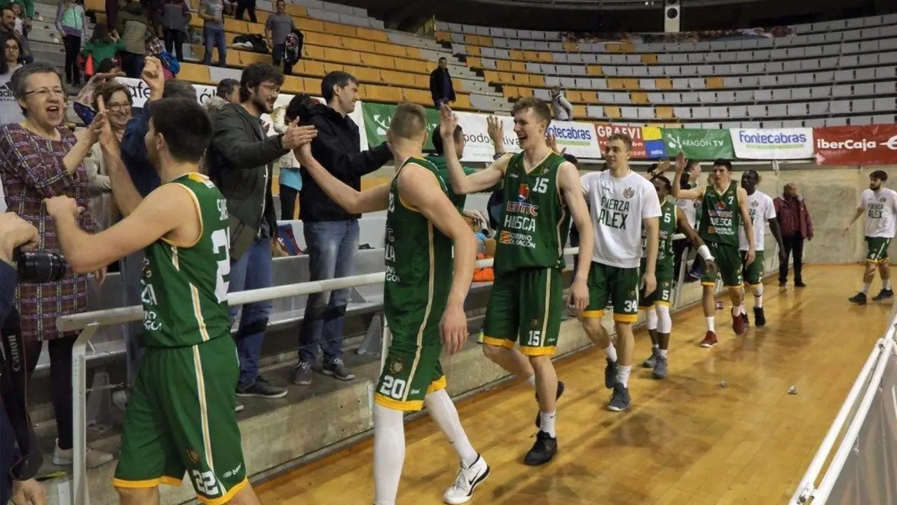 Los jugadores quieren dar otra vuelta triunfal en el Palacio como hicieron tras derrotar a Oviedo. Foto: C.Pascual