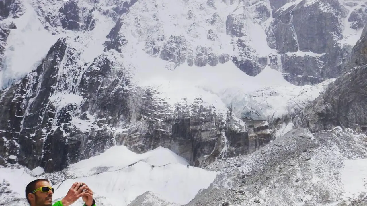 &Aacute;ngel Salamanca, en la imagen, ya estuvo en 2017 en un intento de ascender el Lobuche West por la cara norte. Foto: A. S.