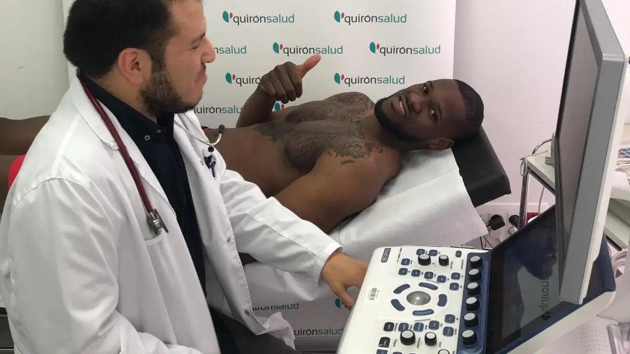 Latavious Williams, durante el reconocimiento m&eacute;dico en Quir&oacute;n Salud. Foto: Tecnyconta Zaragoza