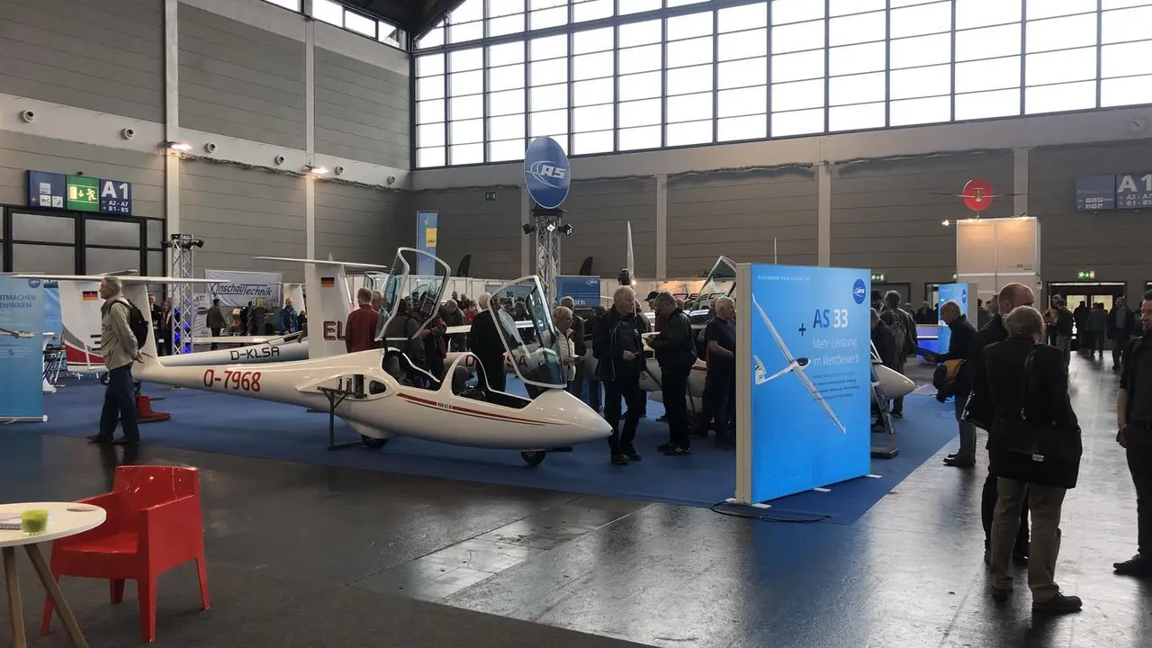 Imagen del estand donde se promocion&oacute; el destino Pirineos para el vuelo a vela. Foto: Fly-Pyr